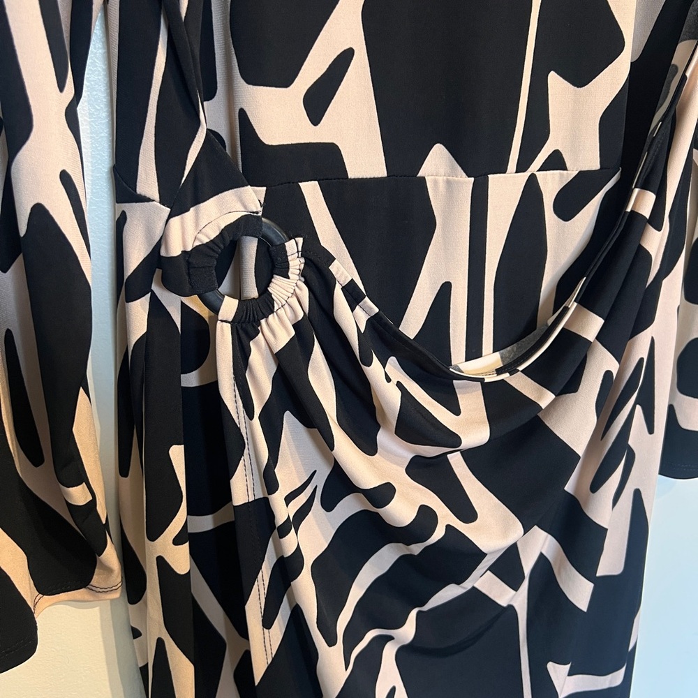 Gilli Black and Beige Abstract-Print Long Sleeve Faux Wrap Dress - Picture 8 of 8